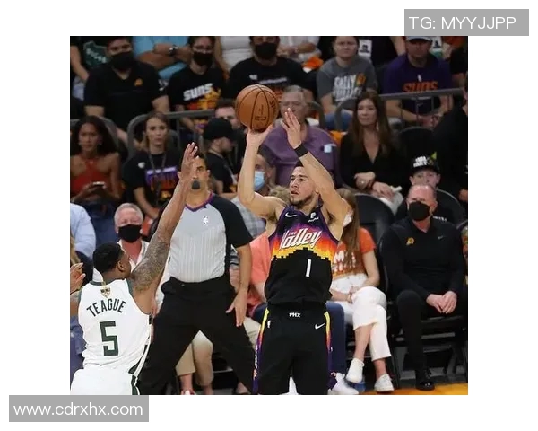 太阳战胜雄鹿，布克27分领跑全队，激战背后的精彩瞬间