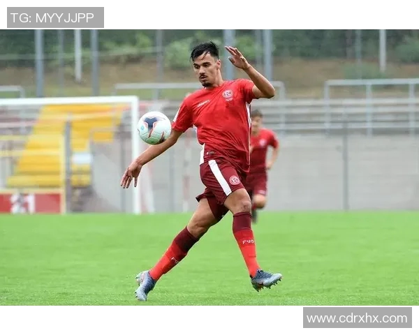 沙尔克04险胜，艰难地拿下关键胜利