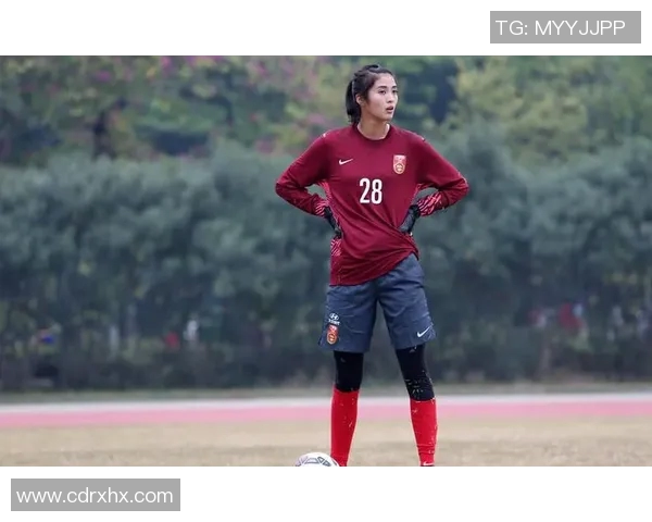 女足联赛再掀热潮，球员技艺精湛引观众热烈掌声